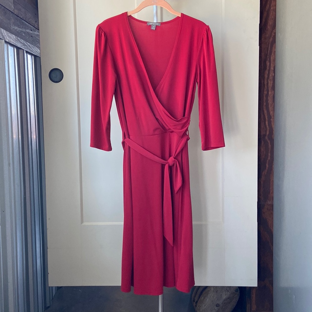 Apr 9, Medium, Red